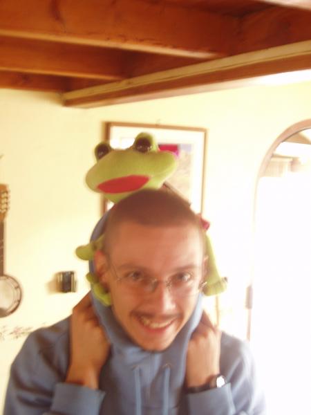 Il est content Antoine d'être l'ami de la grenouille !